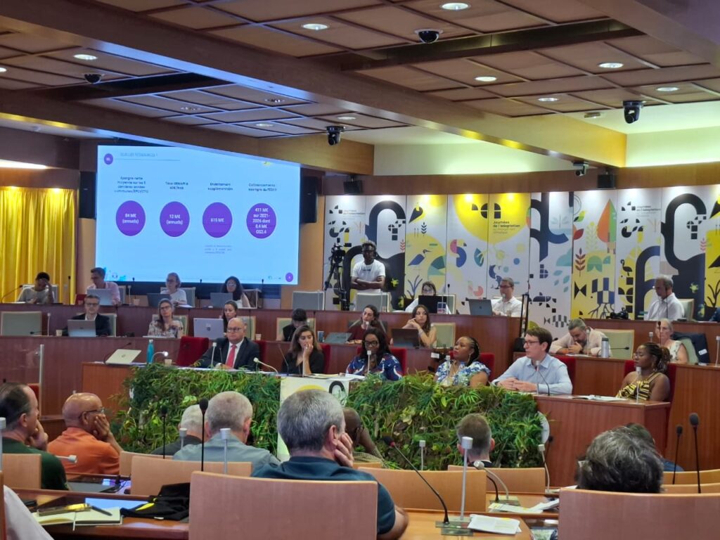 Participants aux Journées de l’Adaptation au Changement Climatique (JACC) 2025 à Cayenne – FCL Gérer la Cité accompagne les collectivités face aux risques climatiques.