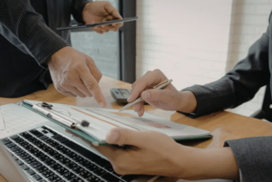 Analyse contractuelle et pilotage financier d’un marché public